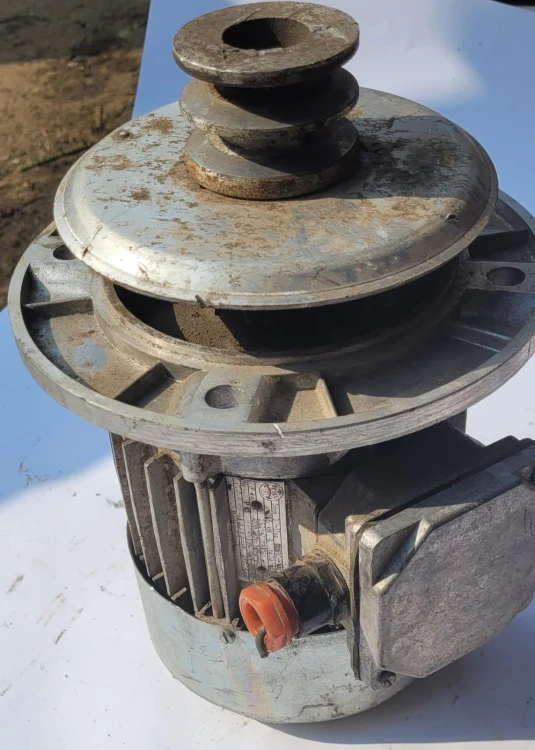 CZ-3 Silnik elektryczny BESEL 80-4AS - 0,55 kW 3.jpeg