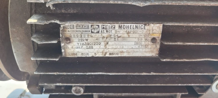 CZ-4Silnik elektryczny  MEZ Mohelnice 4AP 90L-2 - 2,2 kW2.jpeg