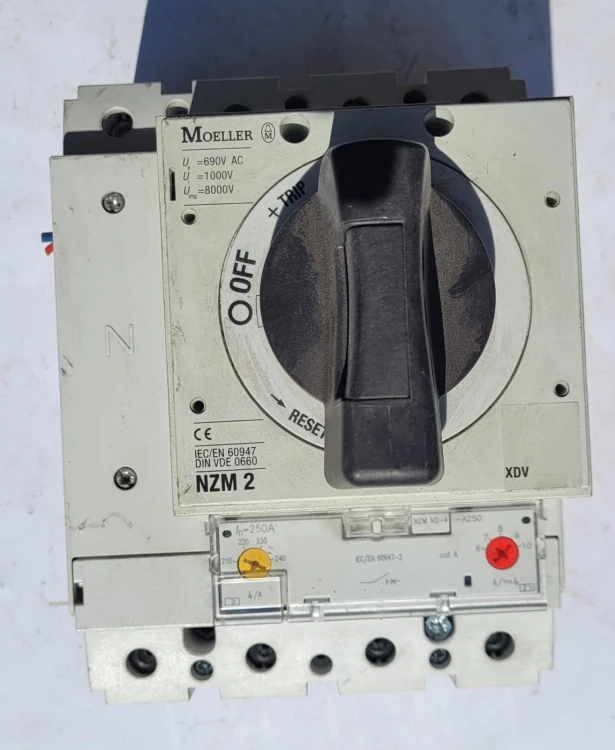 EL-30 Wyłącznik mocy Moeller NZM2-A250 – 250A, 690V MCCB 3P.jpeg