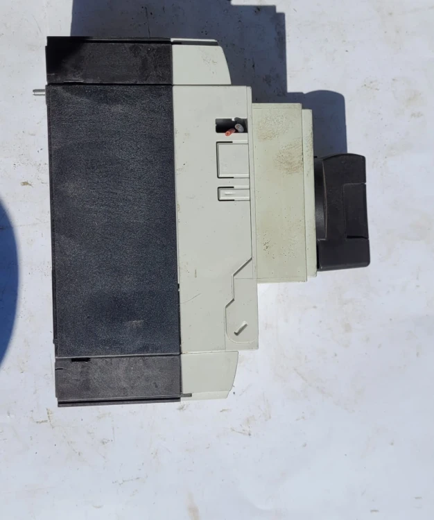 EL-30 Wyłącznik mocy Moeller NZM2-A250 – 250A, 690V MCCB 3P3.jpeg