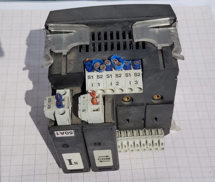EL-32 Miernik parametrów sieci Socomec DIRIS AP – analizator energii2.jpeg