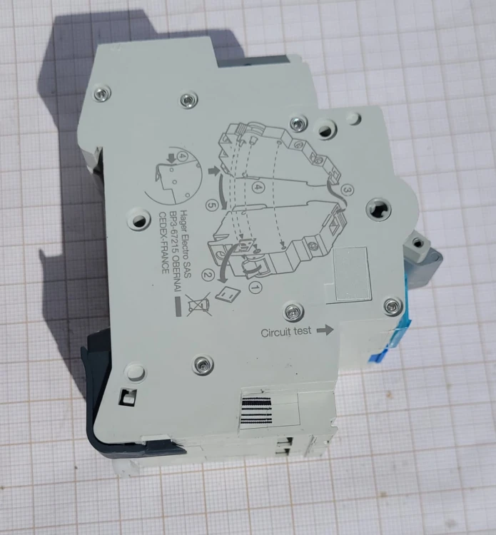EL-34 RCBO Hager ADC916D – B16 30mA 6kA (różnicówka + nadprądowy)2.jpeg
