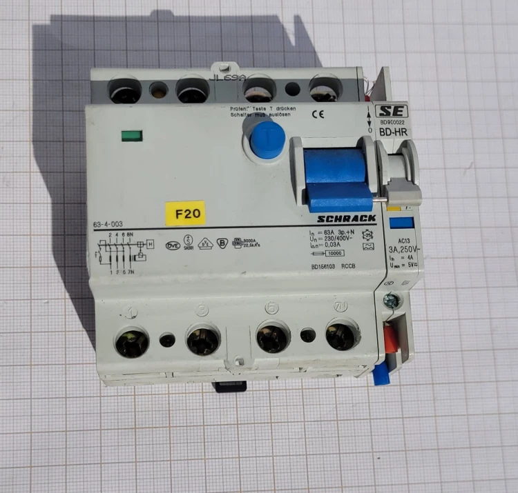 EL-36 Różnicówka Schrack 63A 30mA 3+N + styk pomocniczy BD-HR 1.jpeg