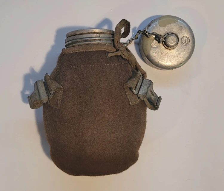 INN-68 manierka wojskowa.jpeg