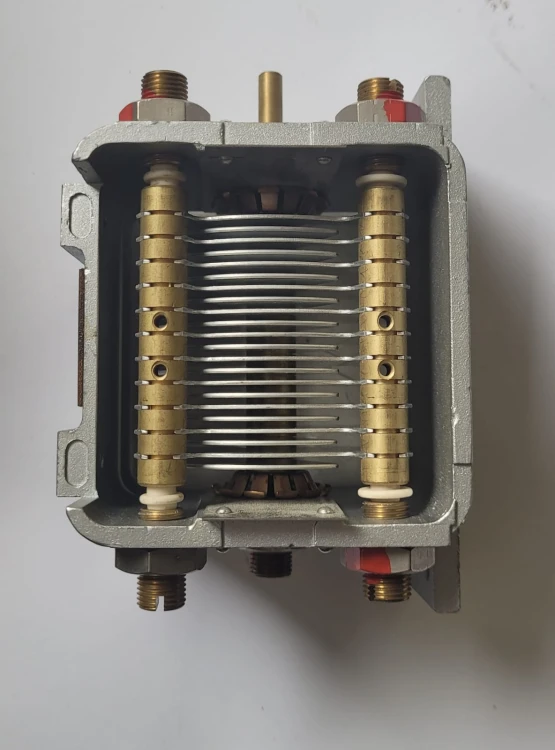 CR-16 Kondensator zmienny powietrzny2.jpeg