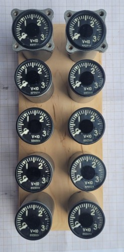 TL-16 zegar pokładowy woltomierz1.jpeg