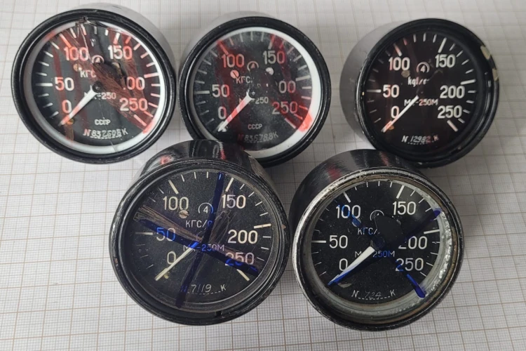 TL-17 Pakiet manometrów lotniczych MiG – 5 szt. (niesprawne).jpeg