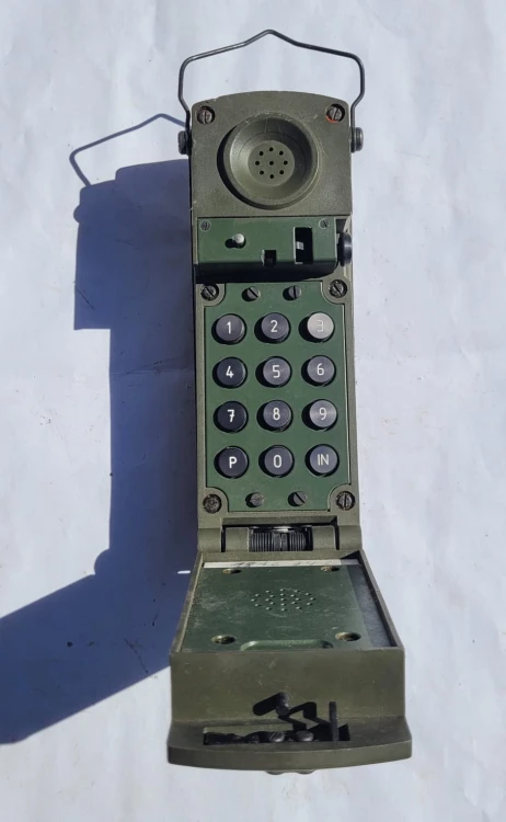 R-18 Polowy aparat telefoniczny ABL – sprzęt łączności wojskowej.jpeg