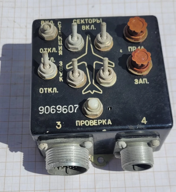 TL-18 Radzieckie urządzenie SPO-3 (СПО-3) – sprzęt lotniczy elektroniczny.jpeg