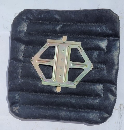 INN-89 Poduszka do radiotelefonu R-105 – skórzana (ZSRR).jpeg