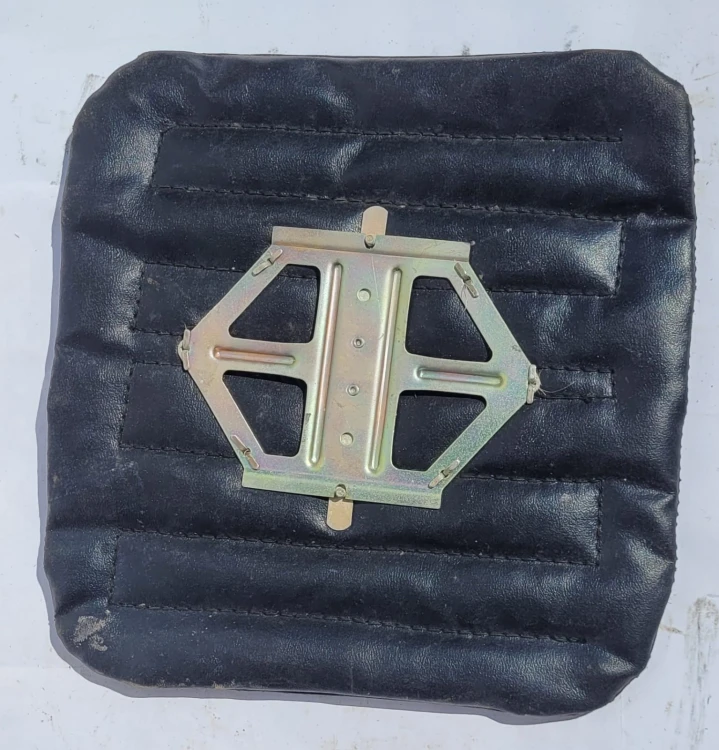 INN-89 Poduszka do radiotelefonu R-105 – skórzana (ZSRR).jpeg