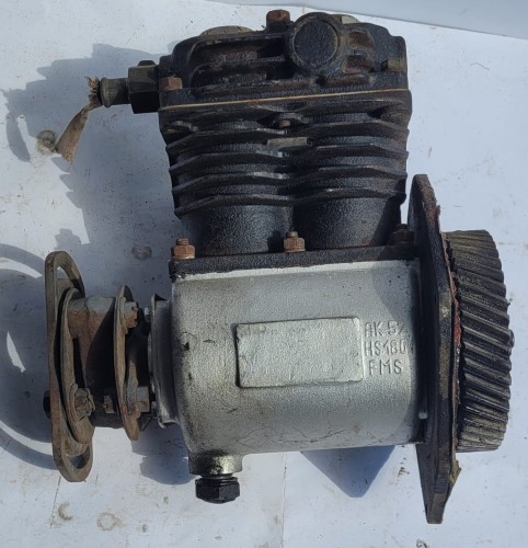 CZ-8 Sprężarka powietrza dwucylindrowa HS180 FMS – tłokowa.jpeg