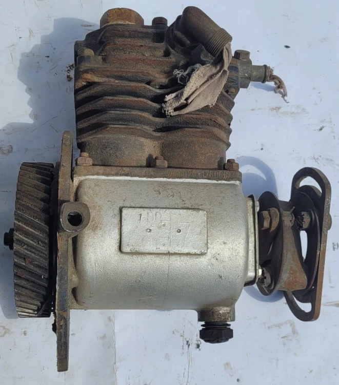 CZ-8 Sprężarka powietrza dwucylindrowa HS180 FMS – tłokowa4.jpeg