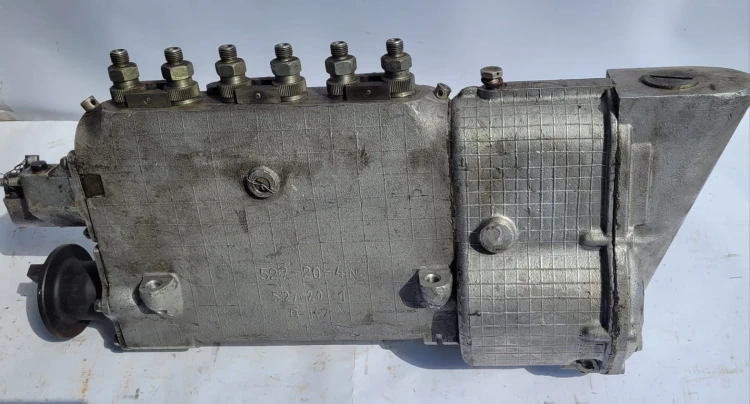 CZ-9 Pompa wtryskowa RW300 750 B.GR. – element układu paliwowego.jpeg