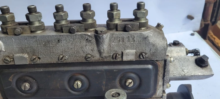 CZ-9 Pompa wtryskowa RW300 750 B.GR. – element układu paliwowego2.jpeg